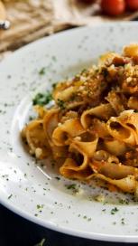 https://www.maggi.ba/sites/default/files/styles/search_result_153_272/public/article_images/SEM_10_Simple_Pasta_Recipes_That_Will_Have_Your_Guests_Drooling.jpg?itok=SmwK4vUS